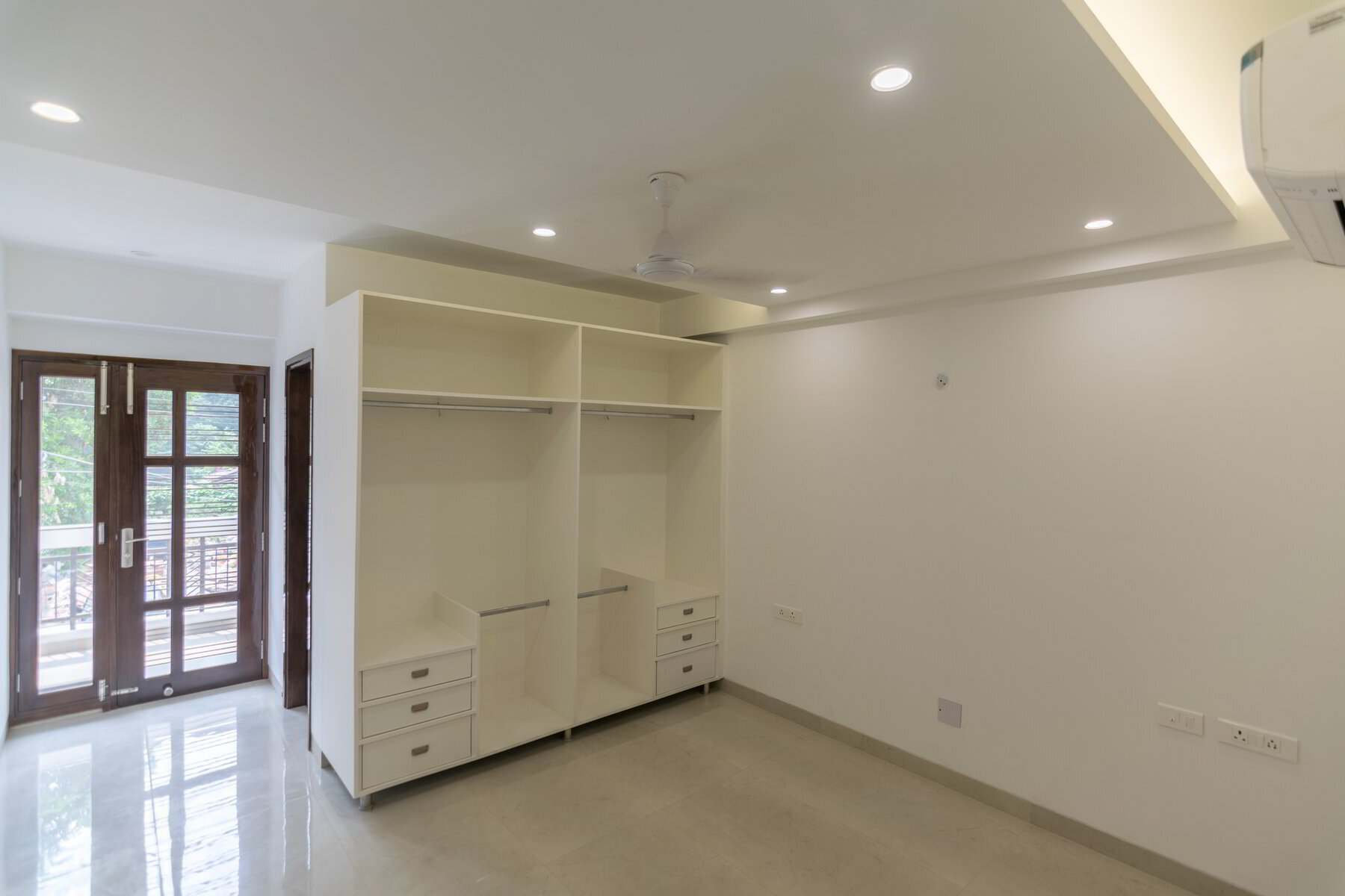 SYS Interior 5